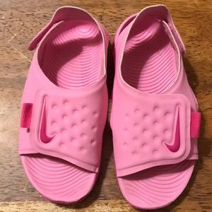 Girls pink Nike Sunray sandals size 11c